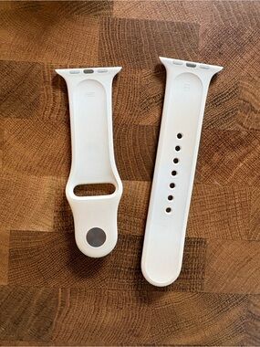 Apple Silicone Sport Band for Apple Watch in Starlight